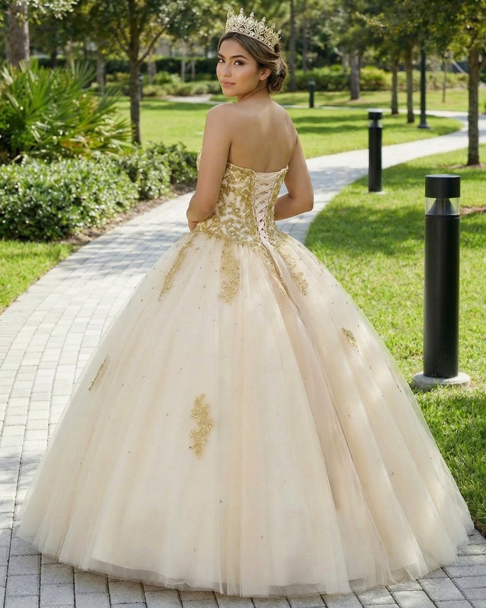Quinceanera Dress Ivory Ball Gown Sweetheart Appliques Beading Prom Dresses - Curvevia