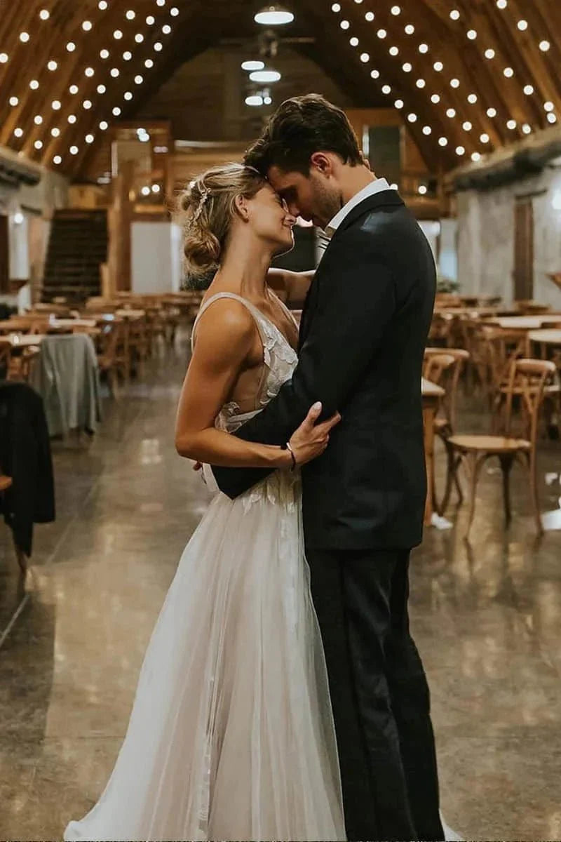Marvelous V-neck A-Line Wedding Dress Tulle Appliques Rustic Wedding Dress - Curvevia