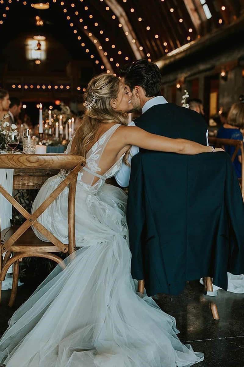 Marvelous V-neck A-Line Wedding Dress Tulle Appliques Rustic Wedding Dress - Curvevia