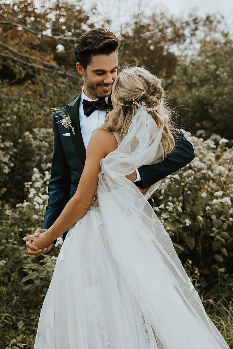 Marvelous V-neck A-Line Wedding Dress Tulle Appliques Rustic Wedding Dress - Curvevia