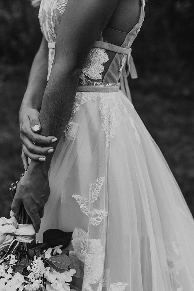 Marvelous V-neck A-Line Wedding Dress Tulle Appliques Rustic Wedding Dress - Curvevia