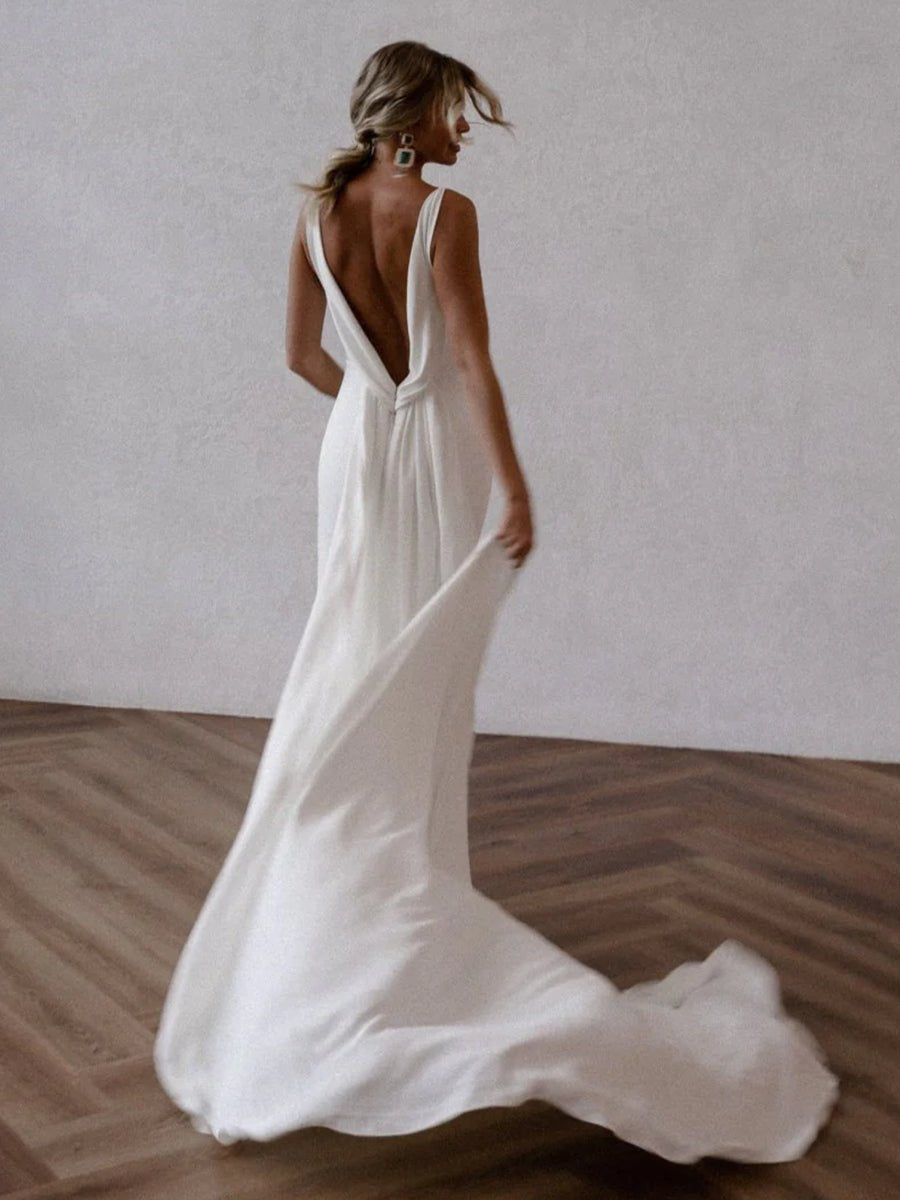 Mermaid Deep V-Neck Backless White Wedding Dress - Curvevia