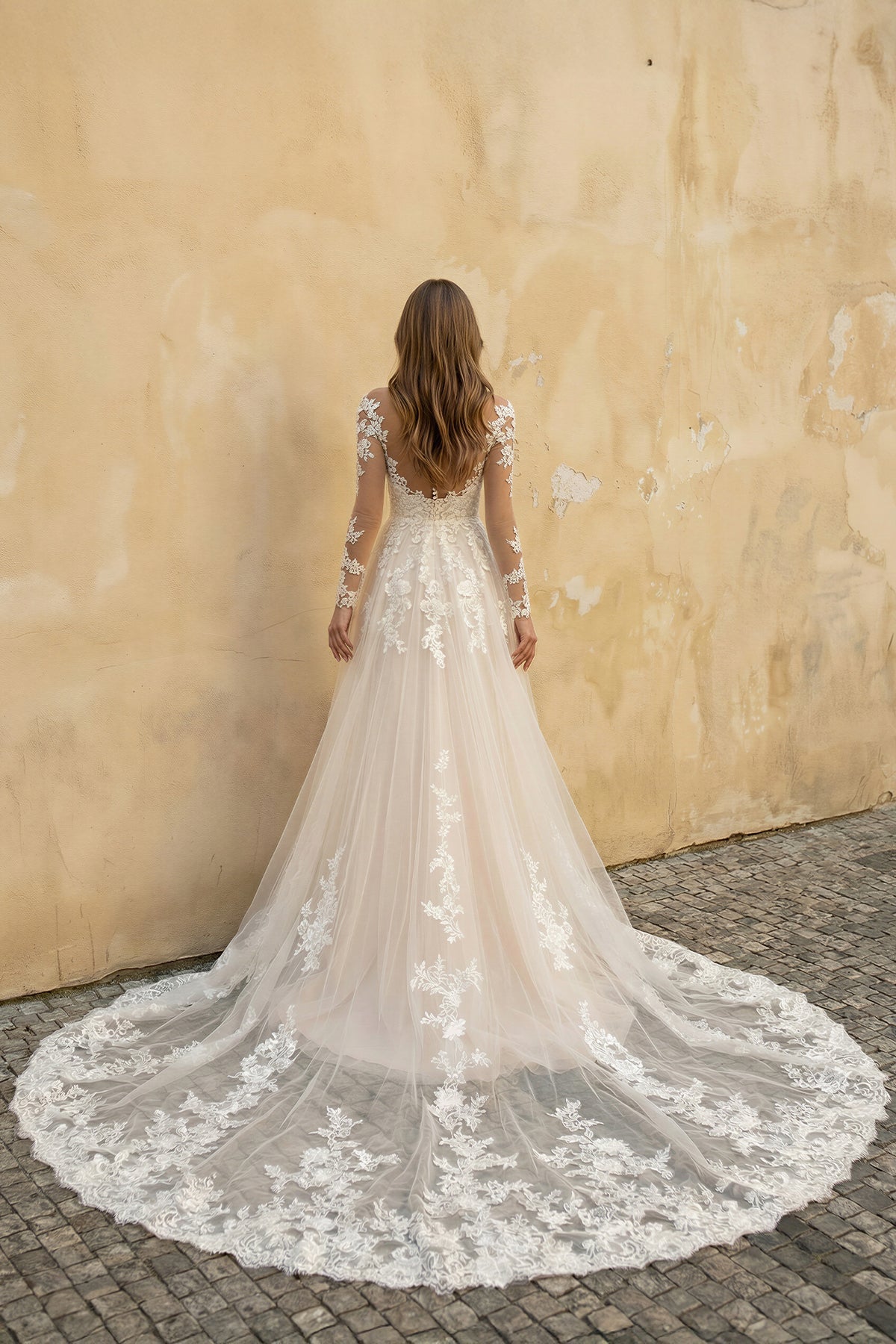 Modern Long Sleeves Lace Ivory Wedding Dresses - Curvevia