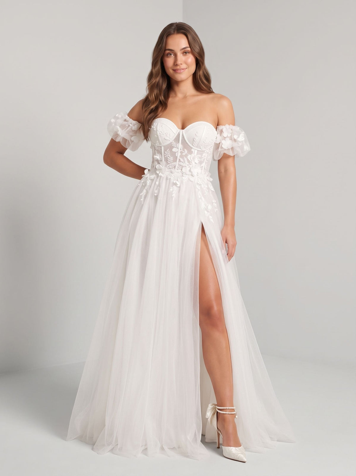 White Tulle A-Line Sweetheart Lace-up Floor-Length Dress with Removable Puff Sleeves - Curvevia