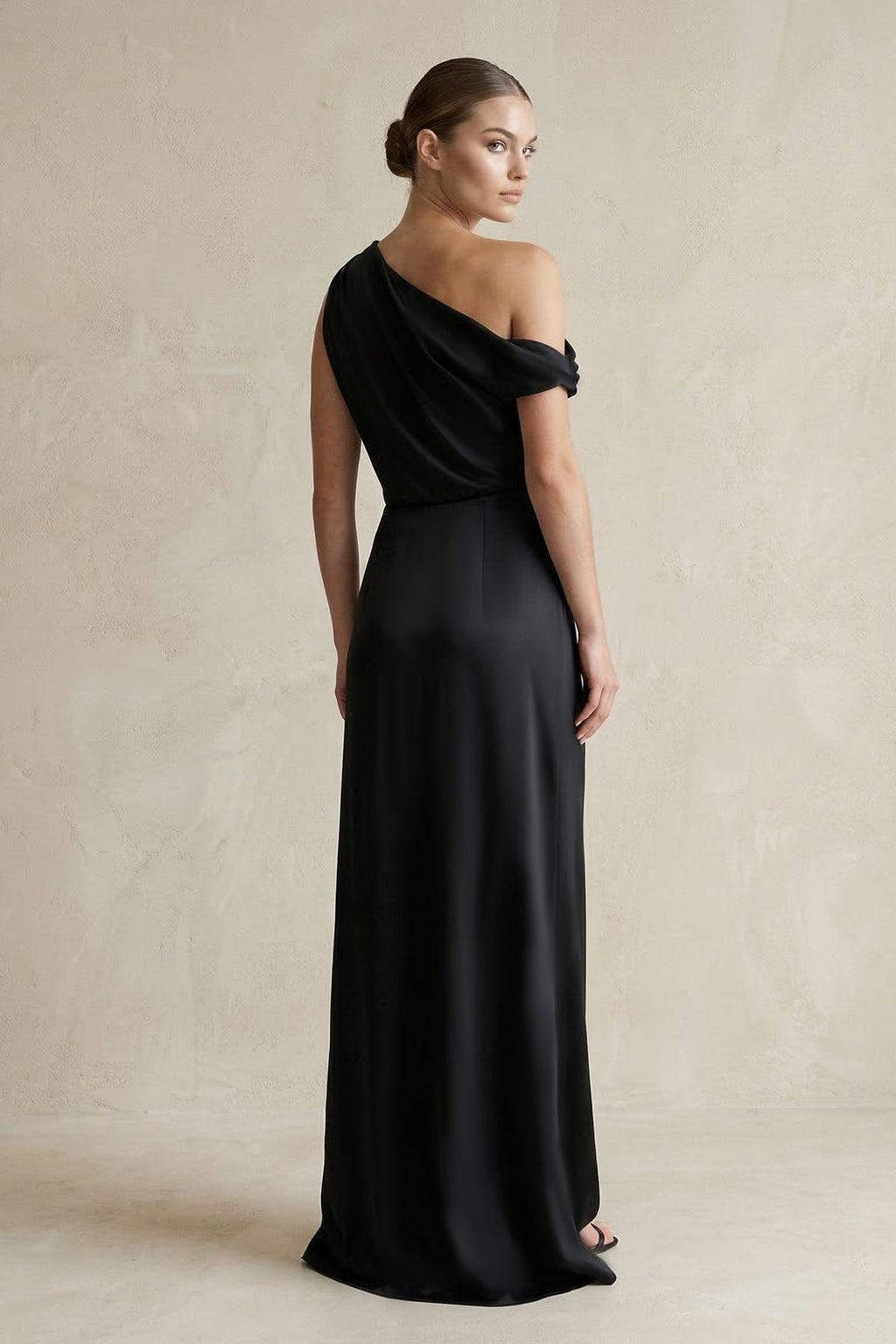 One-Shoulder Satin Sheath Bridesmaid Dress With Slit in Black - Curvevia
