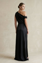 One-Shoulder Satin Sheath Bridesmaid Dress With Slit in Black - Curvevia