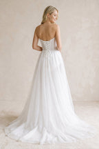 Romantic A-Line Sweetheart Tulle Beach Wedding Dresses with Slit - Curvevia