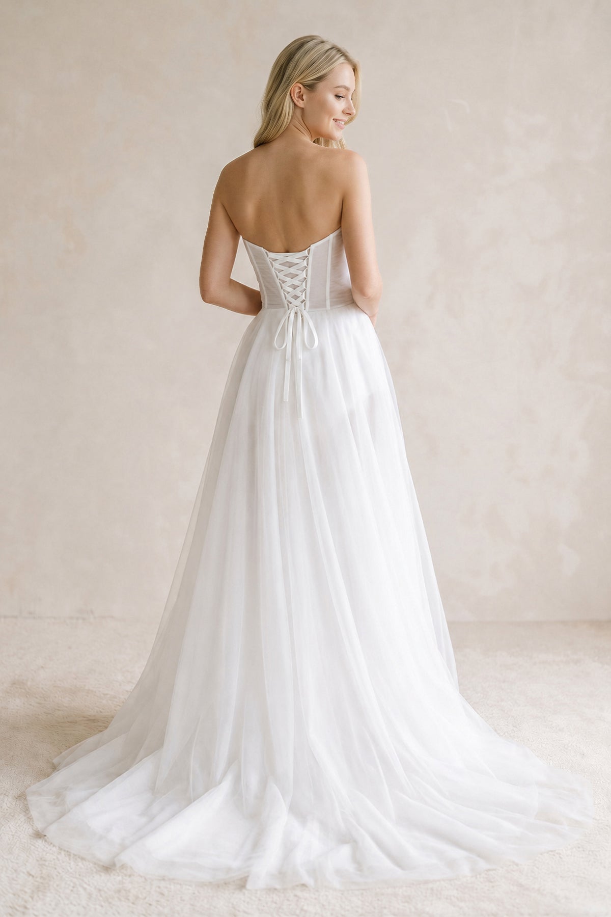 Romantic A-Line Sweetheart Tulle Beach Wedding Dresses with Slit - Curvevia