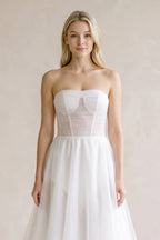 Romantic A-Line Sweetheart Tulle Beach Wedding Dresses with Slit - Curvevia
