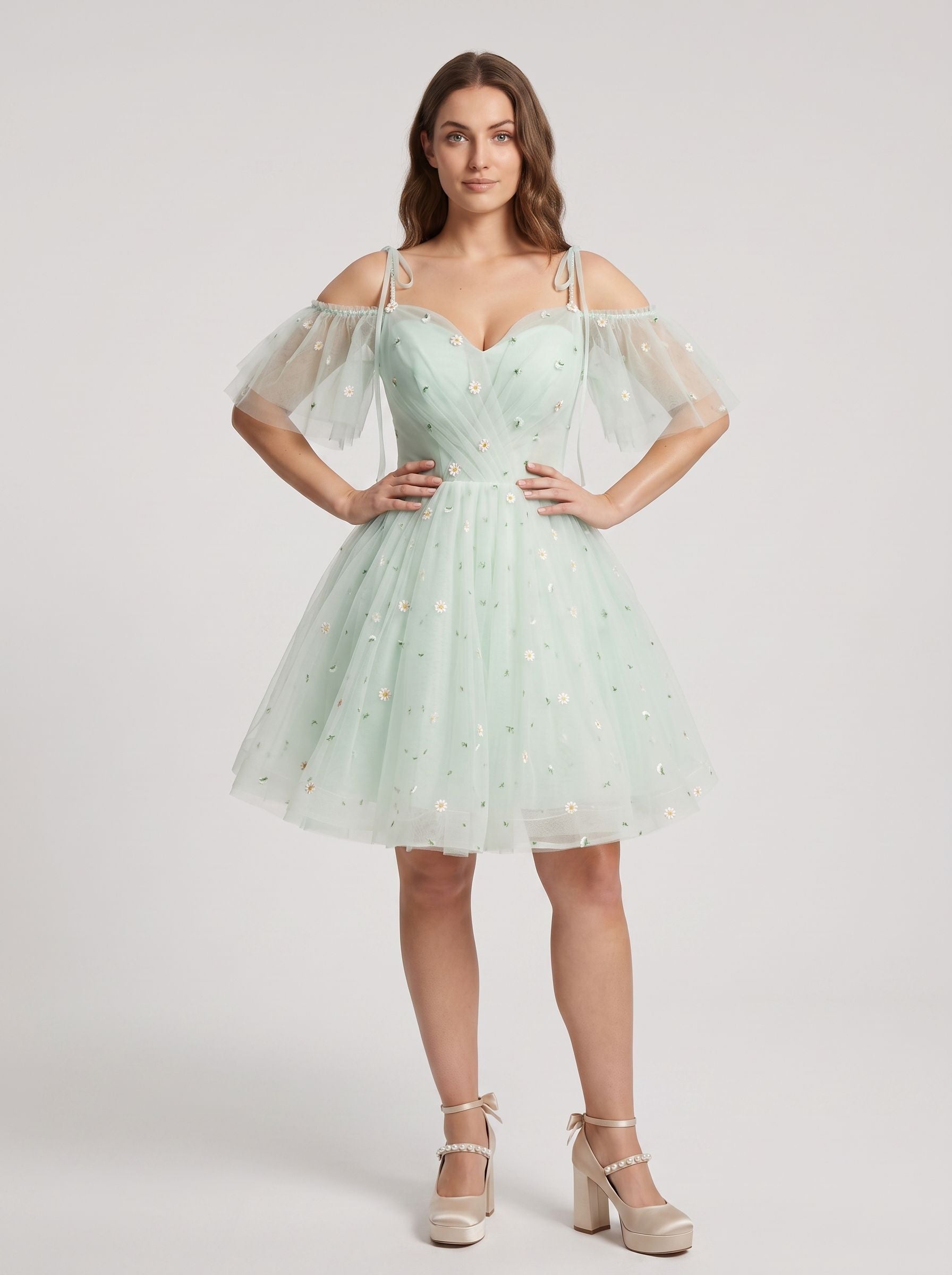 Green Tulle A-Line Sweetheart Lace-up Short Dress with Daisy Appliques - Curvevia
