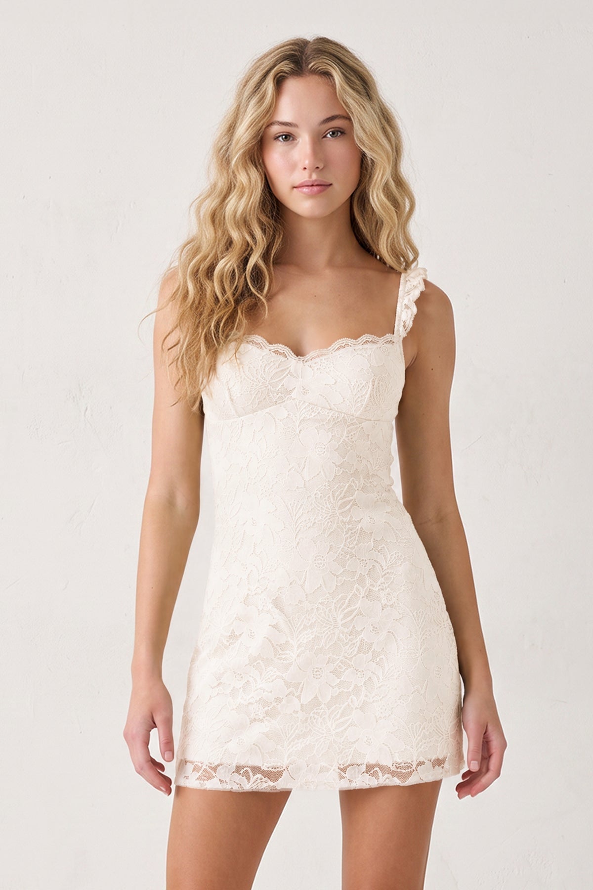 Yellow Sweetheart Lace Sheath Mini Homecoming Dress with Lace-Up Back - Curvevia