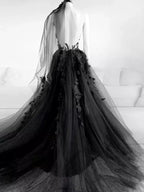 Sexy Black Lace Appliques Sleeveless Tulle Backless Wedding Dresses with Veil - Curvevia