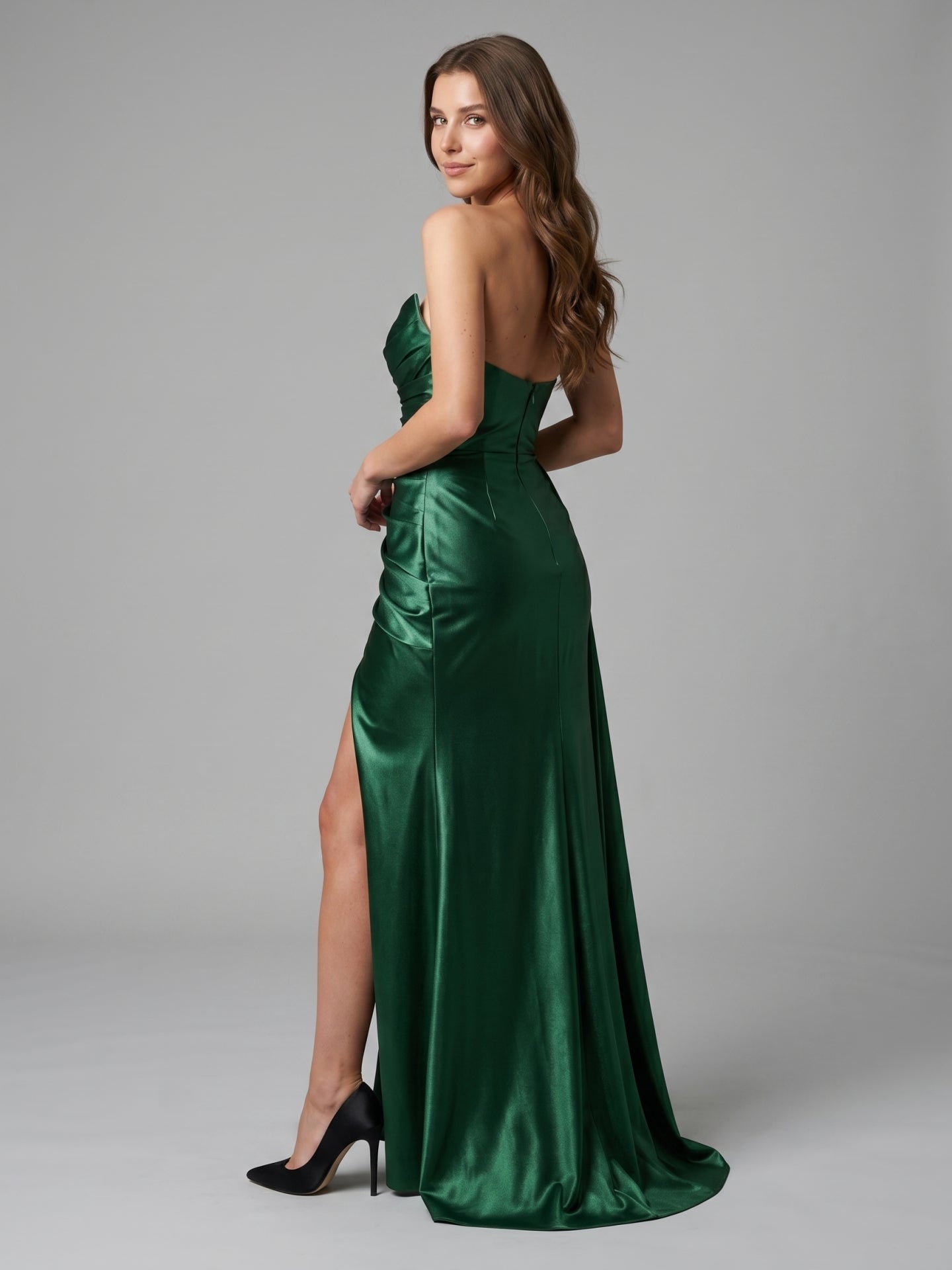 Emerald Satin Trumpet V-Neck Backless Floor-Length Pleated Bridesmaid Dress - Curvevia