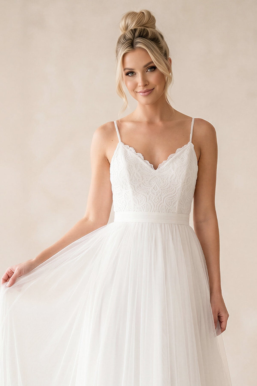 A-Line Tulle Spaghetti Straps Wedding Dresses With Lace Appliques - Curvevia