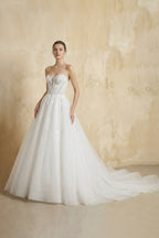 Sweetheart Ball-Gown Tulle Wedding Dress With Appliques in White - Curvevia