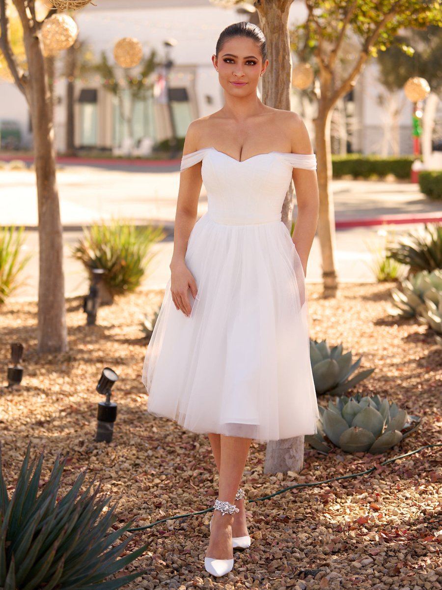 Sweet A-Line Off-The-Shoulder Little White Tulle Wedding Dresses - Curvevia
