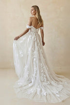 A-Line Straps Sweetheart Wedding Dress with Lace Appliques - Curvevia