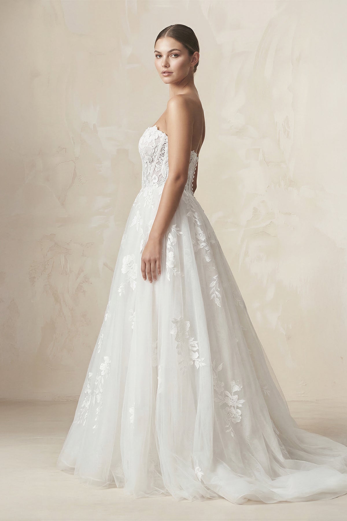 Sweetheart Appliqued A-Line Tulle Wedding Dress in Ivory - Curvevia