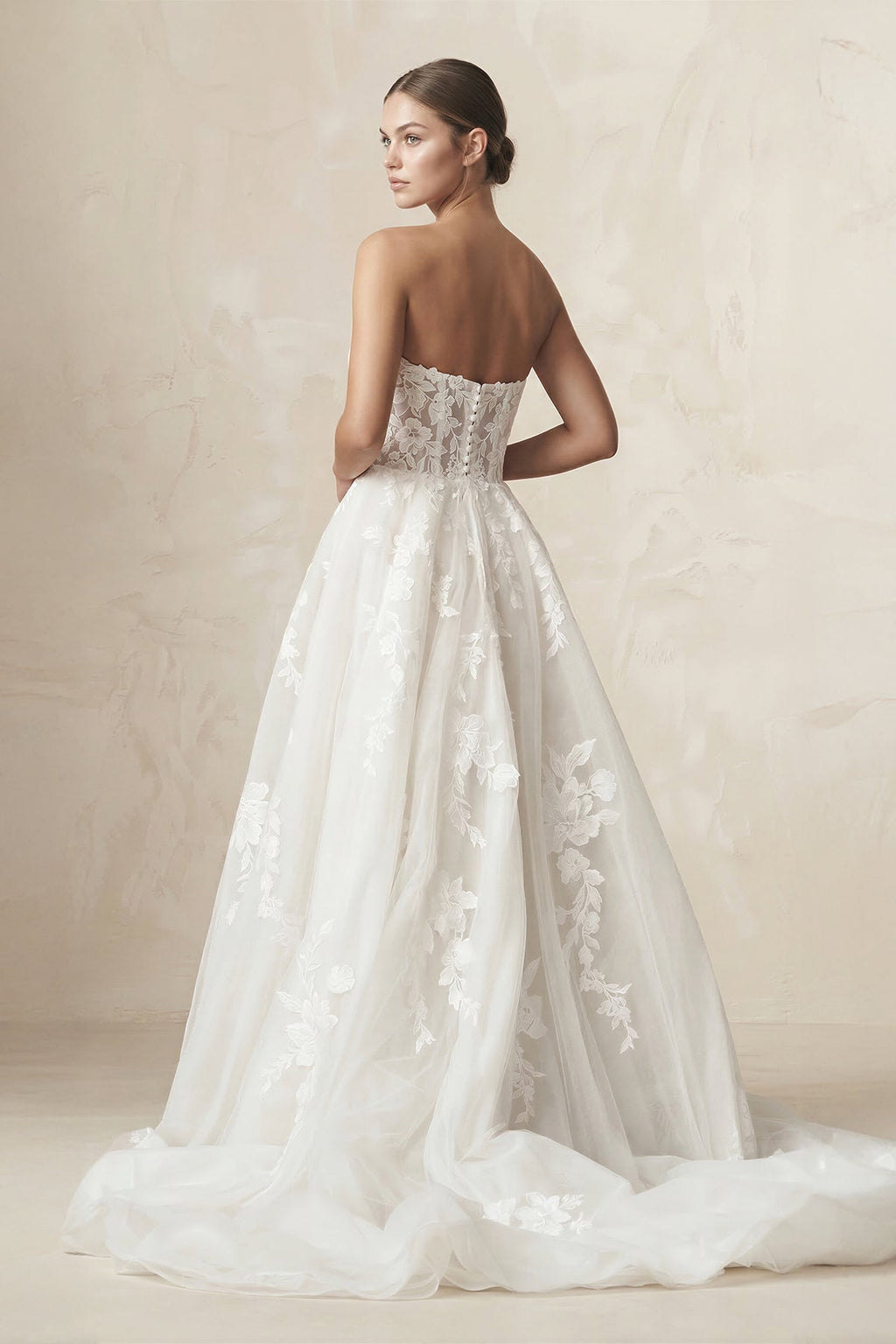Sweetheart Appliqued A-Line Tulle Wedding Dress in Ivory - Curvevia