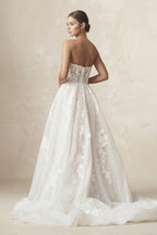 Sweetheart Appliqued A-Line Tulle Wedding Dress in Ivory - Curvevia