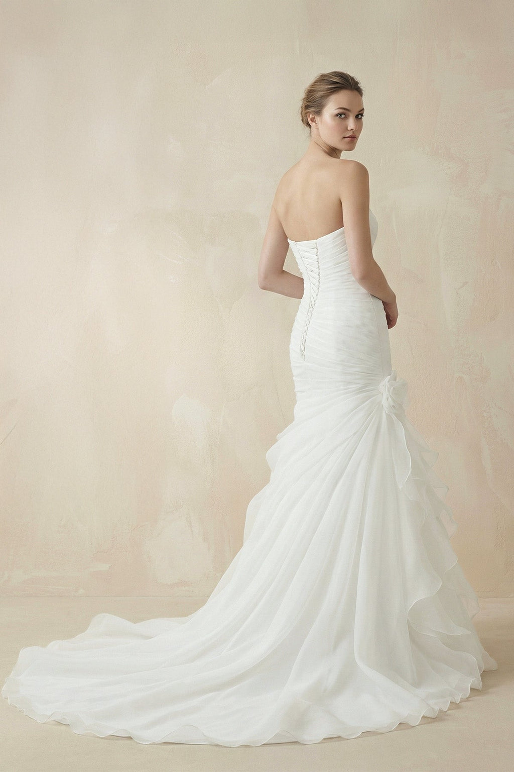 Sweetheart Mermaid Organza Wedding Dress With Ruching and Ruffles - Curvevia