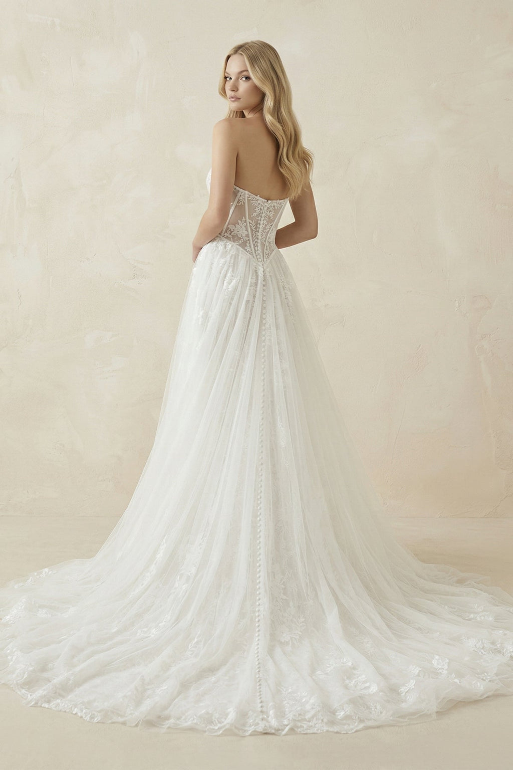 Charming A-Line Strapless Tulle Lace Wedding Dresses - Curvevia