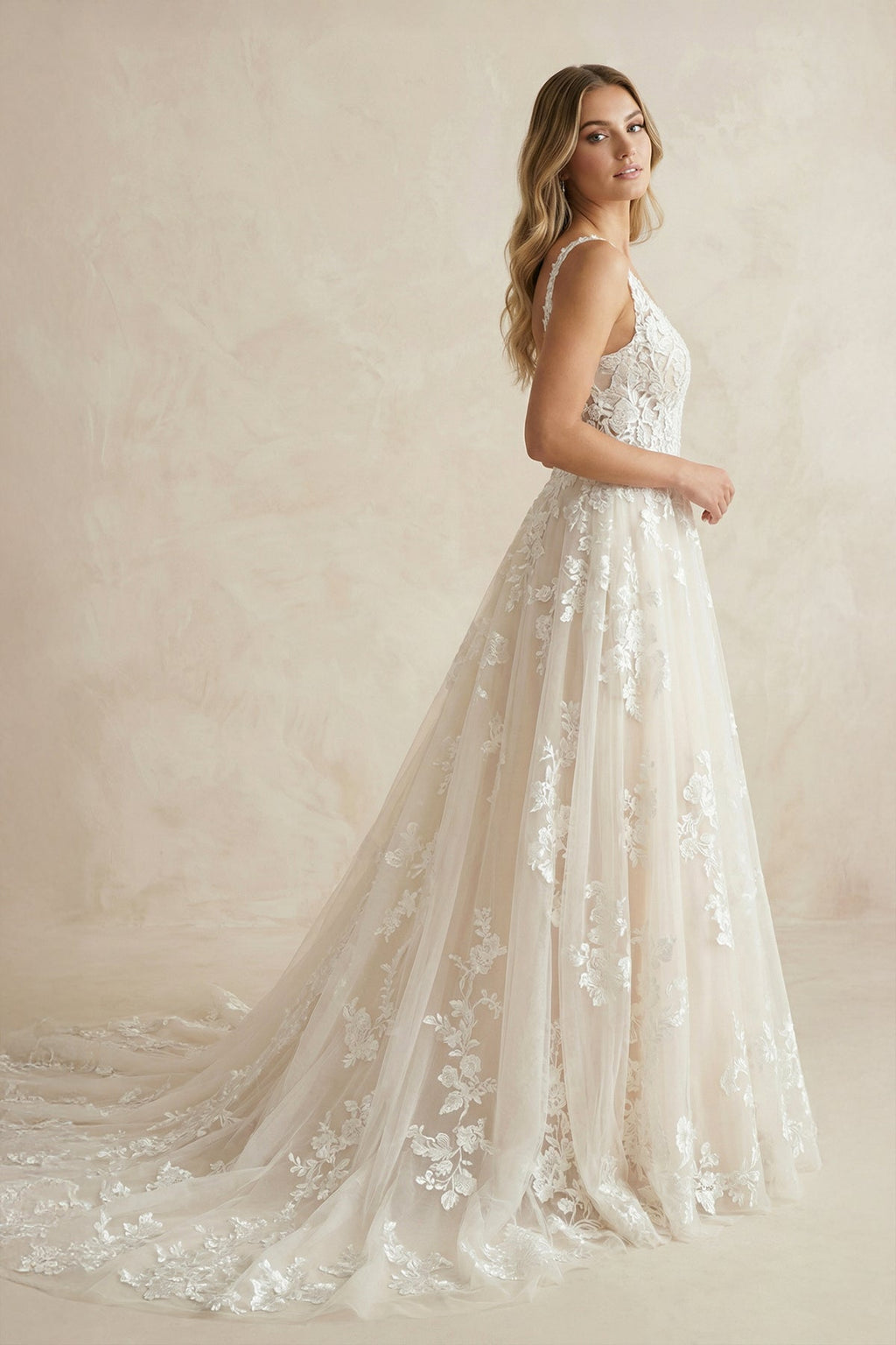 Ivory V-Neck A-Line Tulle Wedding Dress with Pockets - Curvevia