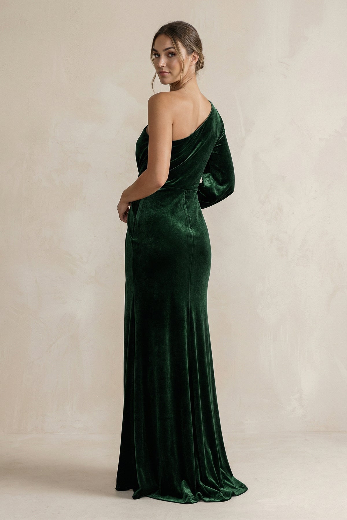 Velvet One Shoulder Sheath Long Sleeve Bridesmaid Dress in Dark Green - Curvevia