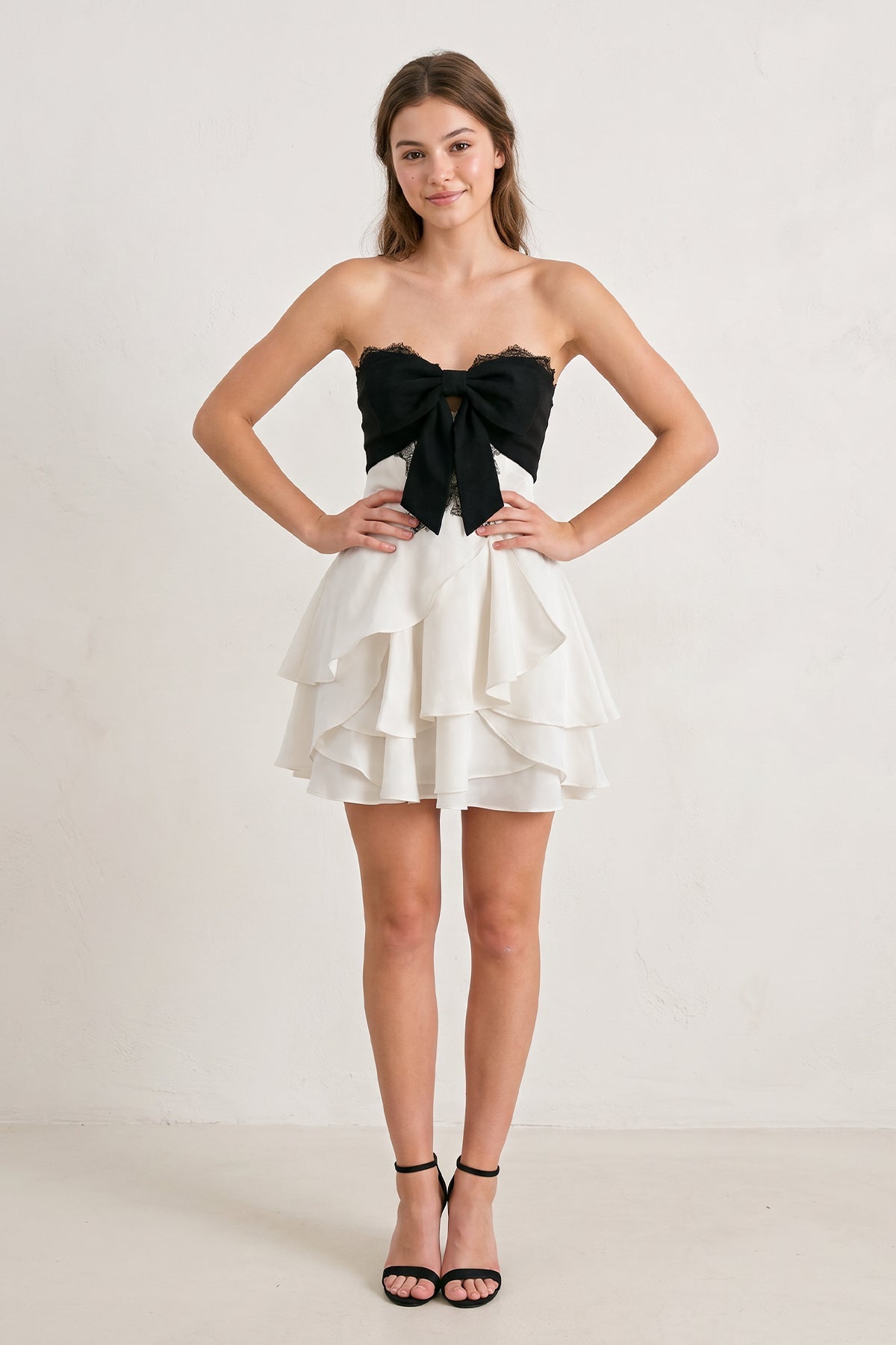 White Black Sweetheart A-Line Ruffled Chiffon Homecoming Dress with Bow - Curvevia