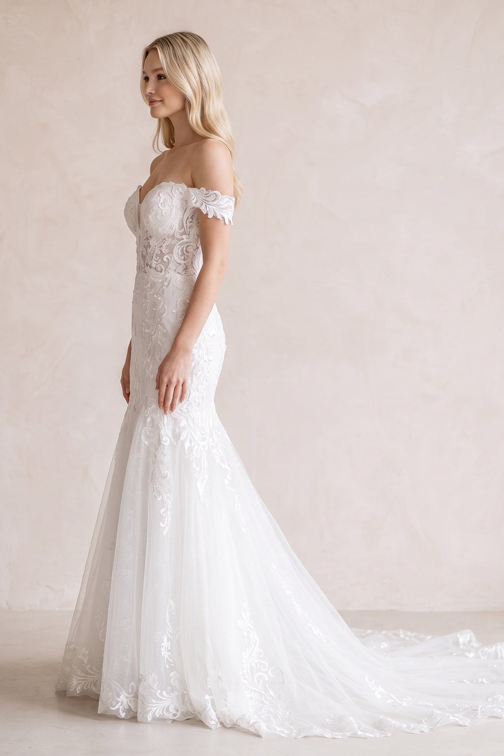 White Long Tulle Mermaid Wedding Dress with Lace Appliques - Curvevia