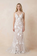 Mermaid V Neck Tulle Lace Sleeveless  Ivory Wedding Dresses - Curvevia