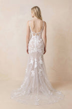 Mermaid V Neck Tulle Lace Sleeveless  Ivory Wedding Dresses - Curvevia